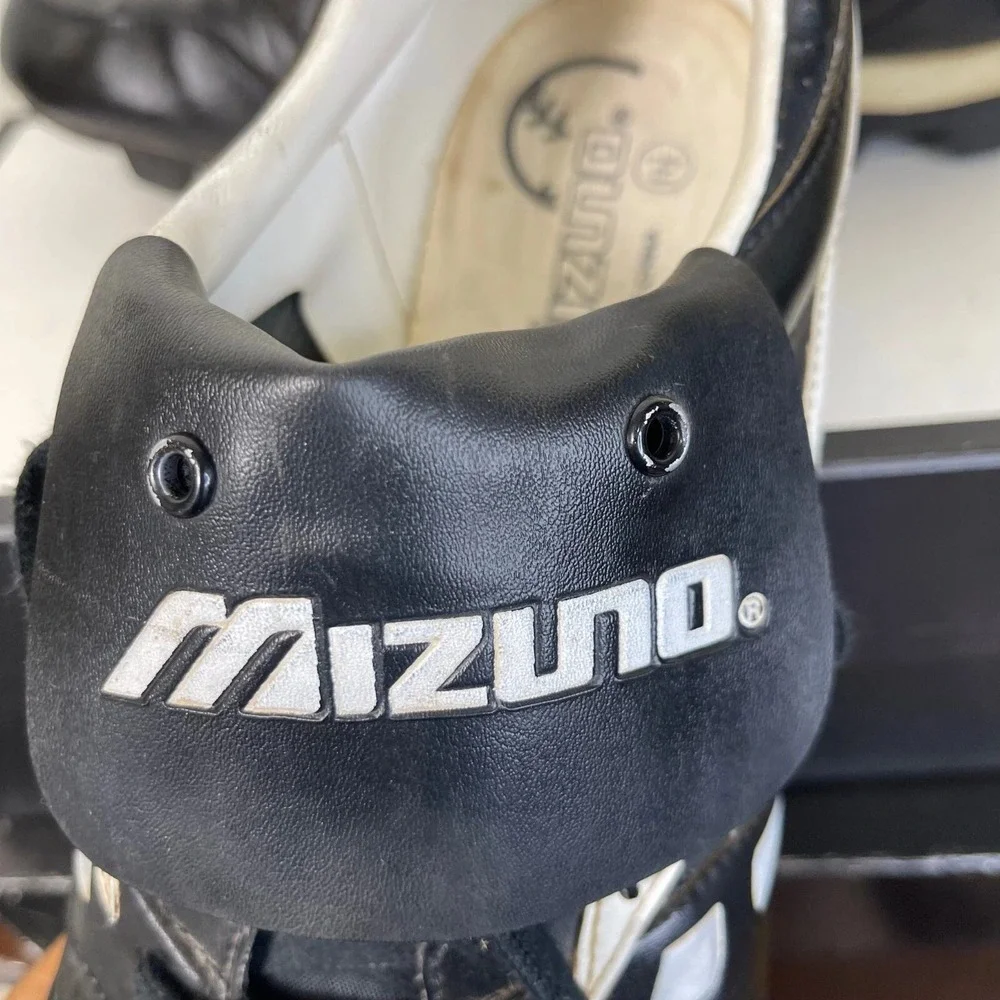 Mizuno football soccer